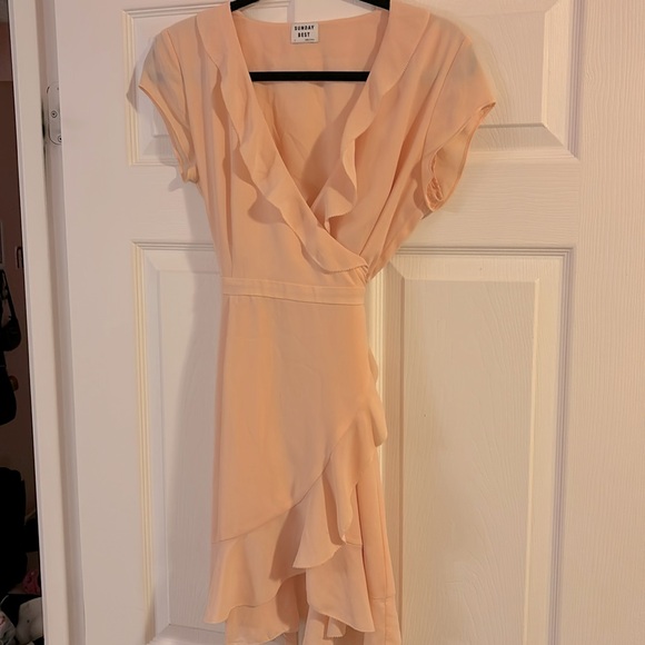 Size 0 Sunday Best from Aritzia peach coloured wrap dress. - Picture 1 of 2